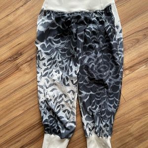 BNWOT Lululemon asymmetric crops